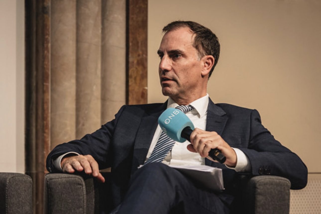 Bernhard Engel speaking on a panel